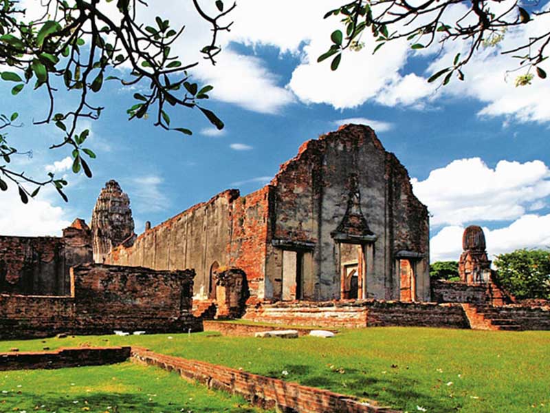 วัดพระศรีรัตนมหาธาตุ (Wat Phra Si Rattana Mahathat Temple) ตำบลท่าหิน อำเภอเมืองลพบุรี |ลพบุรี 1739460859Sayhithailand01.jpg