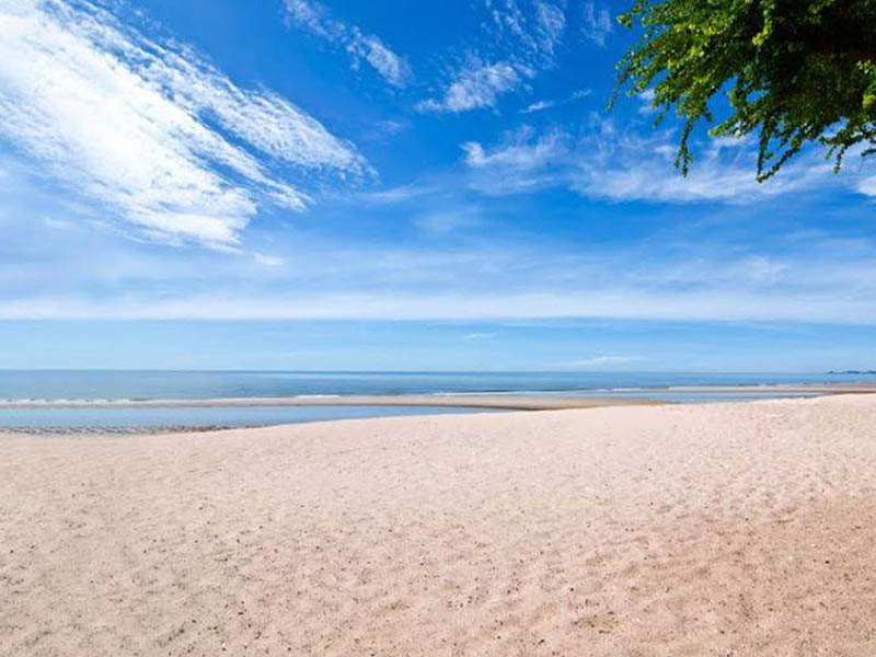 พาเที่ยวทะเลใส หาดทรายขาว หาดชะอำ (Cha-am Beach) จังหวัดเพชรบุรี 1739886543Sayhithailand03.jpg