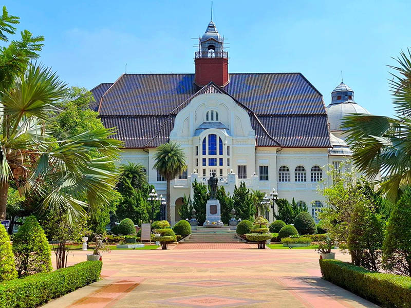 พาเที่ยว พระราชวังบ้านปืน ( Ban Puen Palace ) พระรามราชนิเวศน์ | ที่เที่ยวเพชรบุรี 1739888069Sayhithailand02.jpg