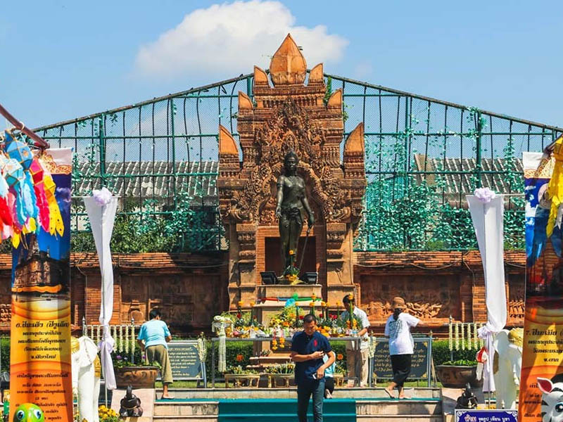 อนุสาวรีย์พระนางจามเทวี จุดเช็กอินถิ่นเมืองเหนือ | ที่เที่ยวลำพูน 1741267981Sayhithailand01.jpg