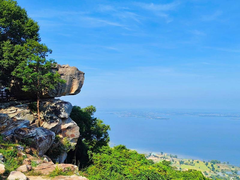 จุดชมวิวหินช้างสี (Hin Chang Si View Point) | อุทยานแห่งชาติน้ำพอง จังหวัดขอนแก่น 1741958706Sayhithailand01.jpg