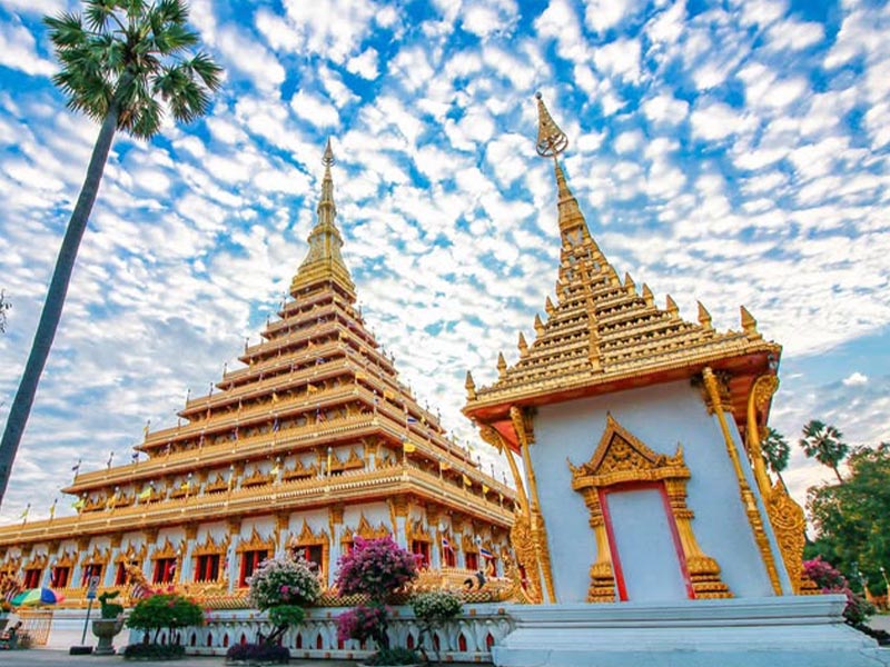 พระมหาธาตุแก่นนคร ( Phra Mahathat Kaen Nakhon ) | เมืองขอนแก่น 1742034728Sayhithailand01.jpg