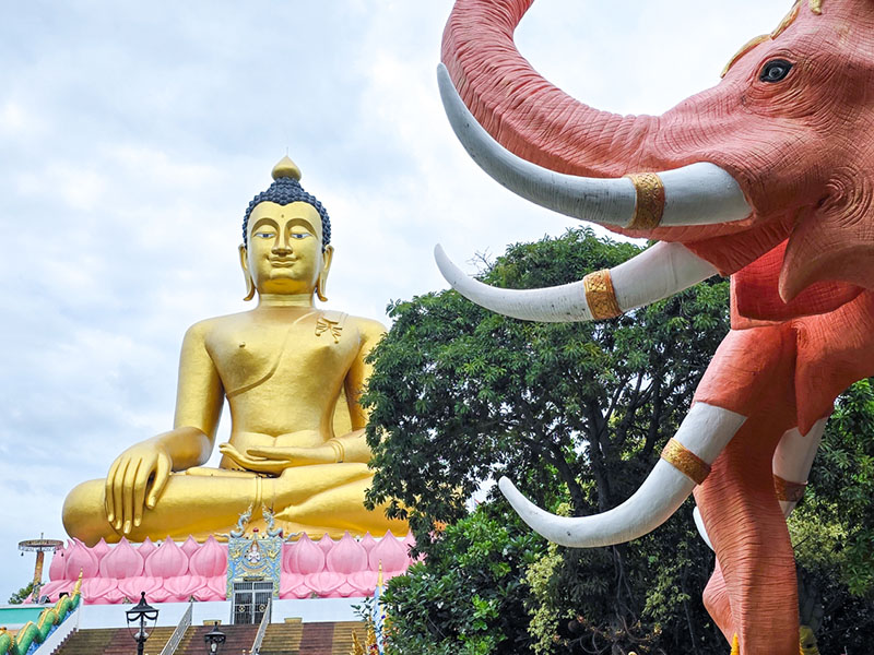 วัดสวยเก่าแก่ของสิงห์บุรี (Wat Muang Chum ) ไม้ดัด อ.บางระจัน | สิงห์บุรี 1755434810Sayhithailand01.jpg