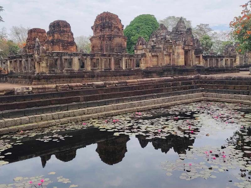 พาเที่ยว อุทยานประวัติศาสตร์พนมรุ้ง ( Phanom Rung Historical Park ) เฉลิมพระเกียรติ | บุรีรัมย์ 1740753393Sayhithailand02.jpg