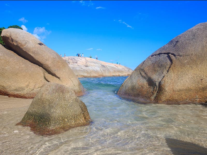 หินตาหินยาย ( Grandfather and Grandmother Rocks ) | เกาะสมุย จังหวัดสุราษฎร์ธานี 1743258677Sayhithailand02.jpg