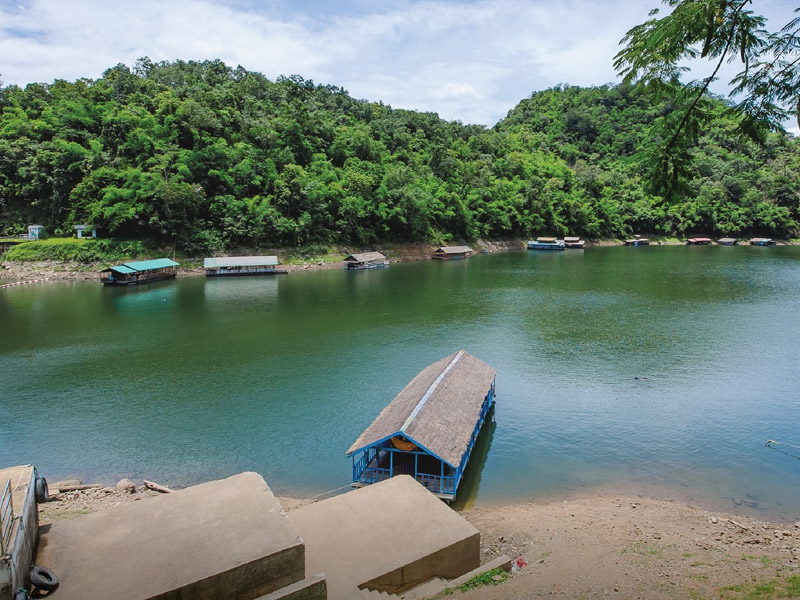 เที่ยว ล่องแพ เขื่อนกิ่วลม ( Kiew Lom Dam ) บรรยากาศสุดชิล ชมวิวธรรมชาติ | ลำปาง 1747317634Sayhithailand03.jpg