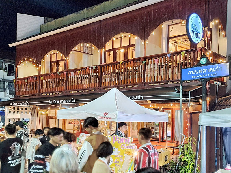 ถนนคนเดินกาดกองต้า ( Kad Kong Ta Walking Street ) | ลำปาง 1747457407Sayhithailand02.jpg