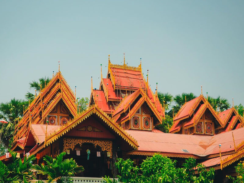 วัดสวยในลำปาง วัดศรีรองเมือง ( Wat Sri Rong Mueang Temple ) ในเมือง | ลำปาง 1747476059Sayhithailand01.jpg