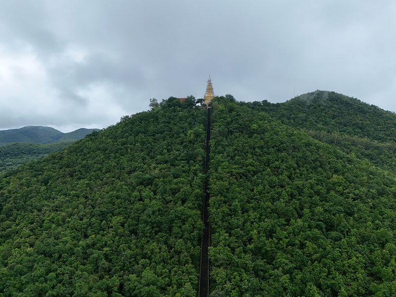 วัดพระพุทธบาทตากผ้า ( Wat Phra Phutthabat Tak Pha ) อำเภอป่าซาง | ลำพูน 1747581409Sayhithailand02.jpg