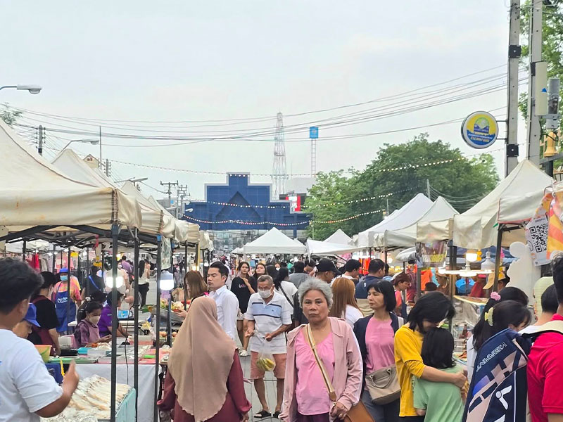 ถนนคนเดินเซราะกราว ( Serakraw Walking Street ) อำเภอเมือง | บุรีรัมย์ 1747752278Sayhithailand01.jpg