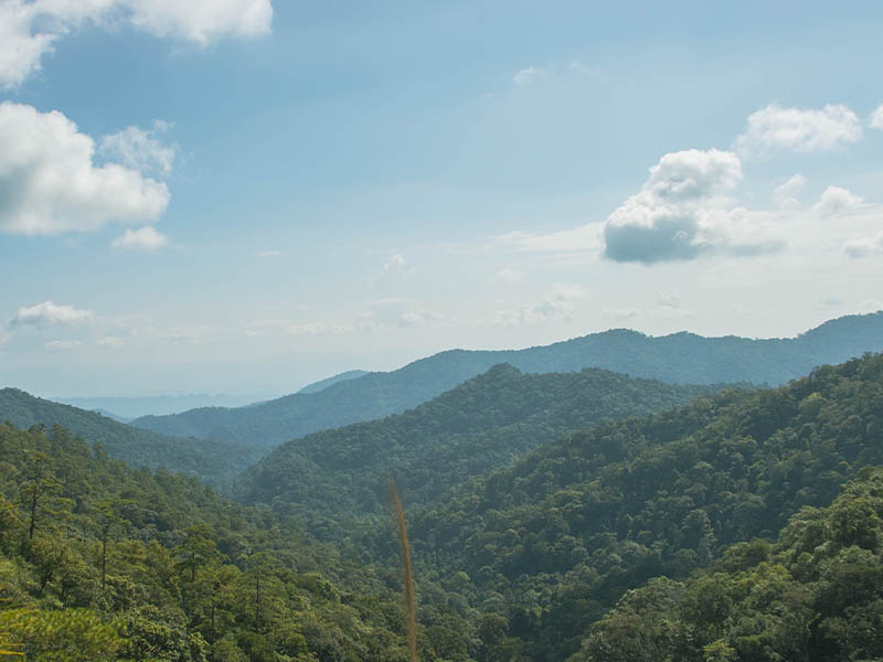 กิ่วหิน (Kiew Hin) เป็นจุดชมวิวที่สวยงามในอุทยานแห่งชาติแจ้ซ้อน | ลําปาง 1747926950Sayhithailand01.jpg