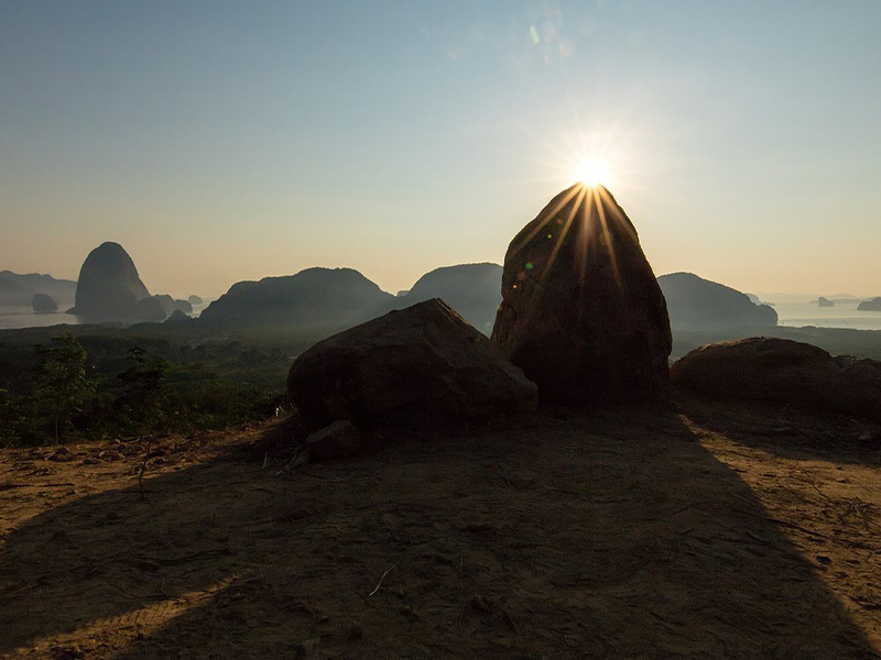 จุดชมวิวอ่าวโต๊ะหลี ( Ao Toh Lee Viewpoint ) อำเภอตะกั่วทุ่ง | พังงา 1748933313Sayhithailand01.jpg