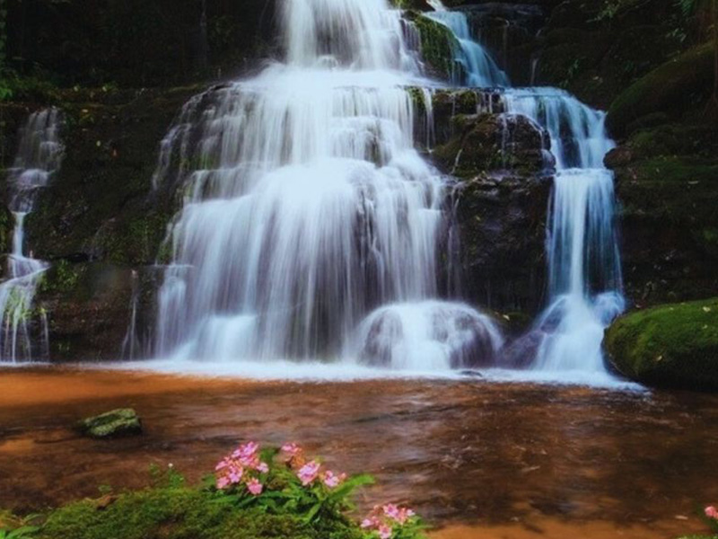 น้ําตกหมันแดง ( Man Daeng Waterfall ) อุทยานแห่งชาติภูหินร่องกล้า | พิษณุโลก 1749282346Sayhithailand01.jpg