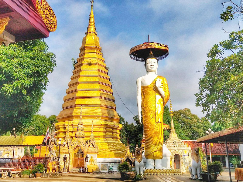 ที่เที่ยวแพร่ วัดพระธาตุจอมแจ้ง (Phra That Chom Chaeng Temple ) | แพร่ 1749983728Sayhithailand01.jpg