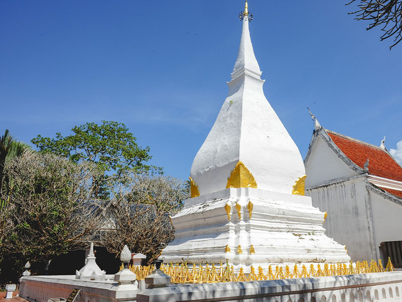พระธาตุศรีสองรัก (Phra That Sri Song Rak ) เป็นมิตรไมตรีระหว่าง สยามและ ล้านช้าง | จังหวัดเลย 1750594420Sayhithailand01.jpg