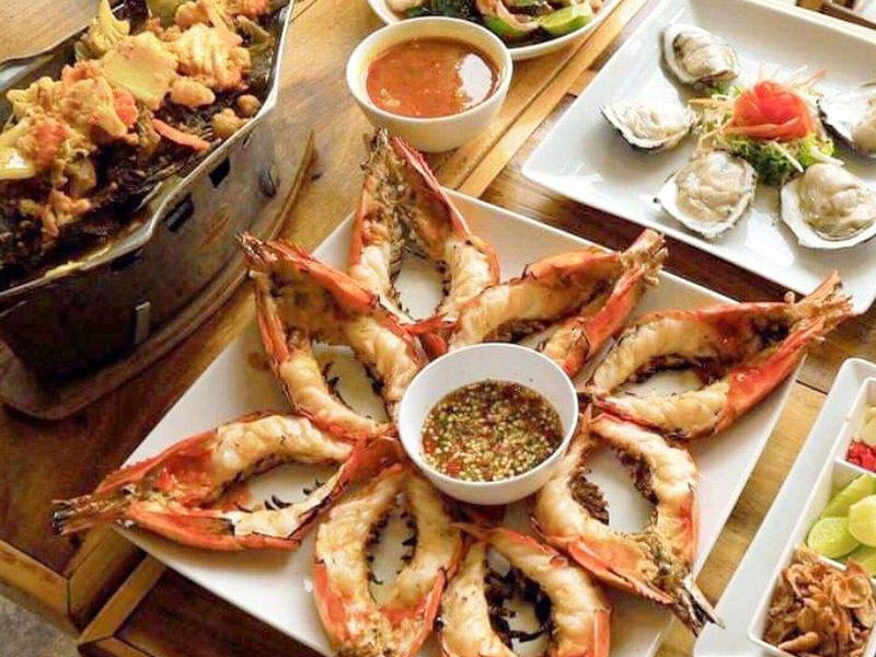 ร้านอาหารสยามไทยและซีฟู้ด ( Siam Thai & Seafood Restaurant ) ป่าตอง | ภูเก็ต 1752376323Sayhithailand02.jpg
