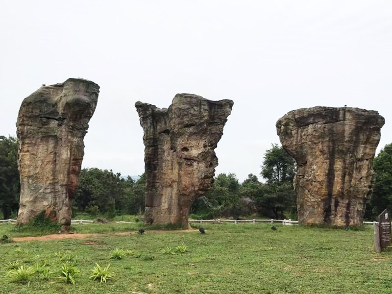 ที่ท่องเที่ยว มอหินขาว ( Mor Hin Khao or White Rock ) | จังหวัดชัยภูมิ 1756040259Sayhithailand01.jpg
