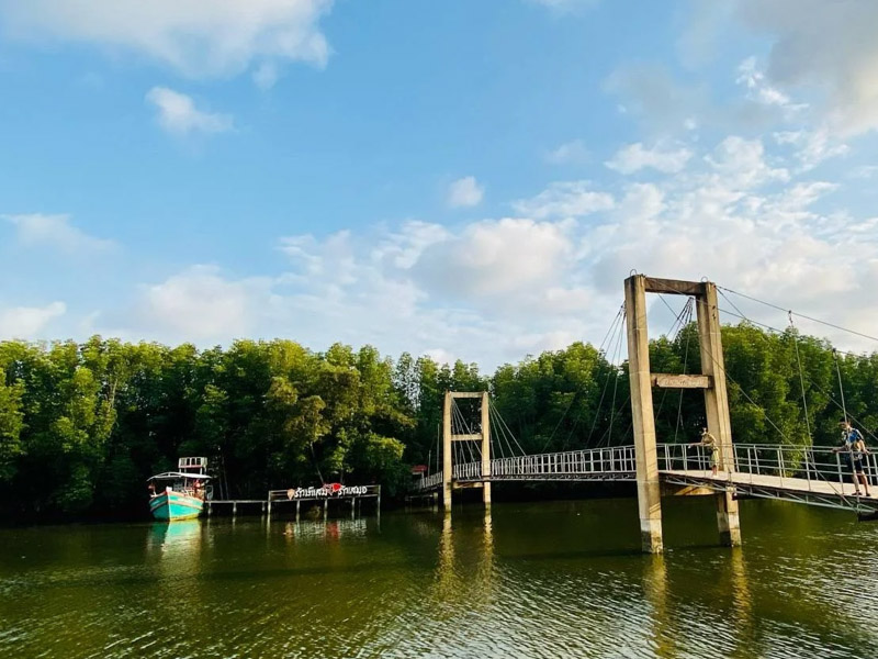 ที่ท่องเที่ยว สะพานรักษ์แสม ( Raksaem Bridge, Noen Kho Subdistrict) ตำบลเนินฆ้อ อำเภอแกลง | ระยอง 1760244388Sayhithailand01.jpg