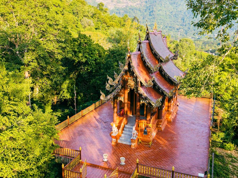 วัดนางรอง ( Wat Nang Rong Temple ) อยู่บนเนินเขาน้อย ตำบลหินตั้ง | นครนายก 1760967426Sayhithailand02.jpg