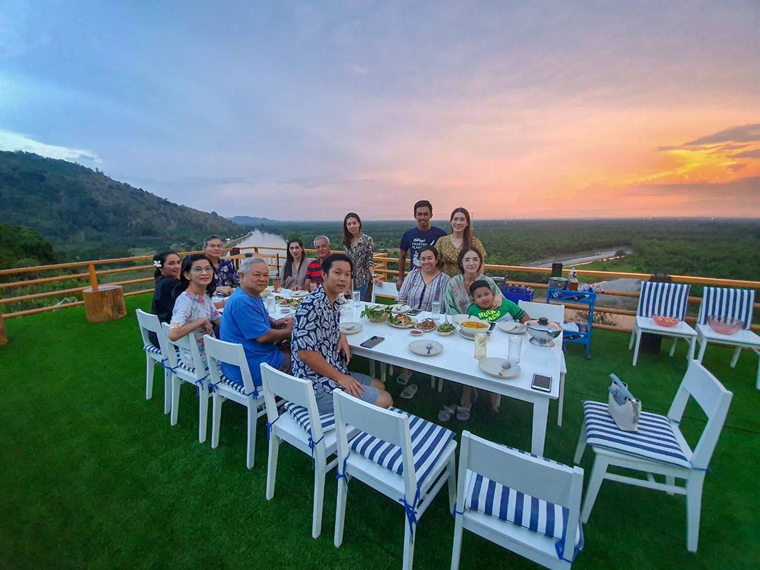 Phunisa Restaurant, Khao Hua Khwai Subdistrict | Surat Thani