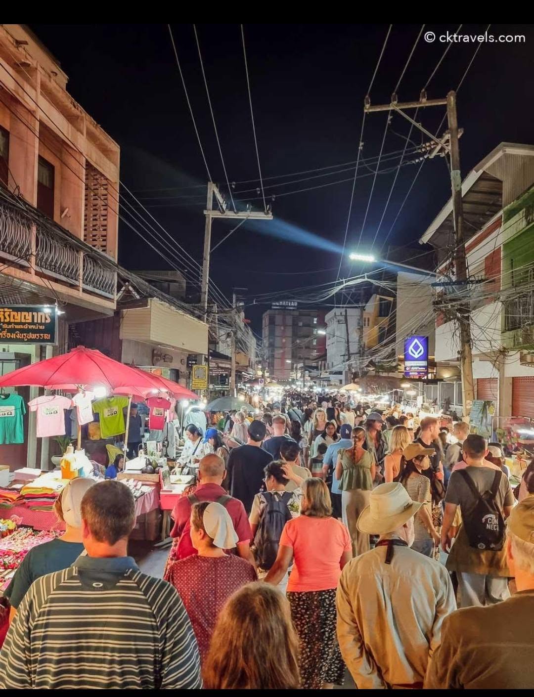 Wua Lai Walking Street Saturday Market 