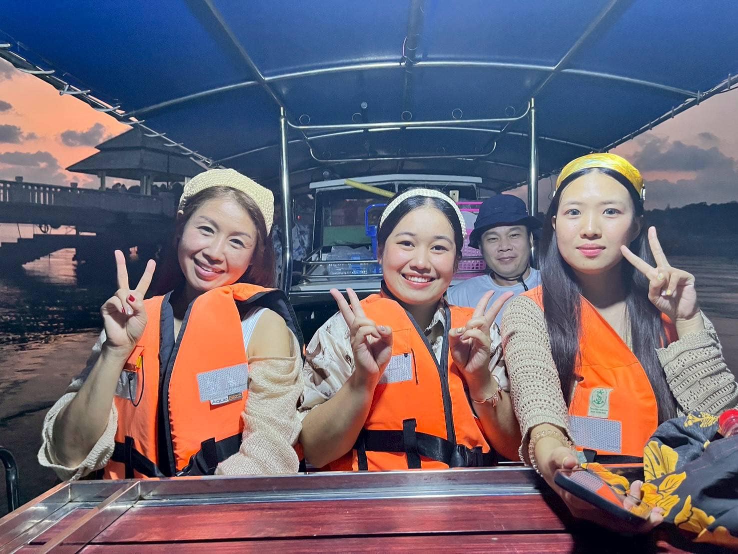 Trat's must-visit islands boast beautiful, clear waters, such as Koh Chang, Koh Kood, and Koh Mak. | Trat