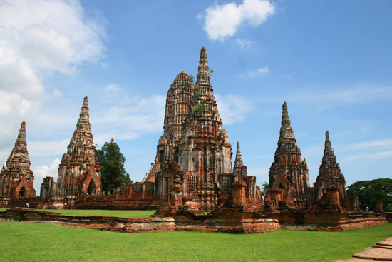 Domestic tour: Wat Yai Chai Mongkol, Wat Mahathat, Wat Phra Si Sanphet by coach / 1-day tour | Ayutthaya